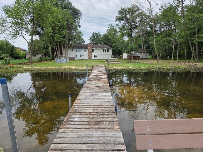 Foto del edificio - 3311 Interlachen Dr NE