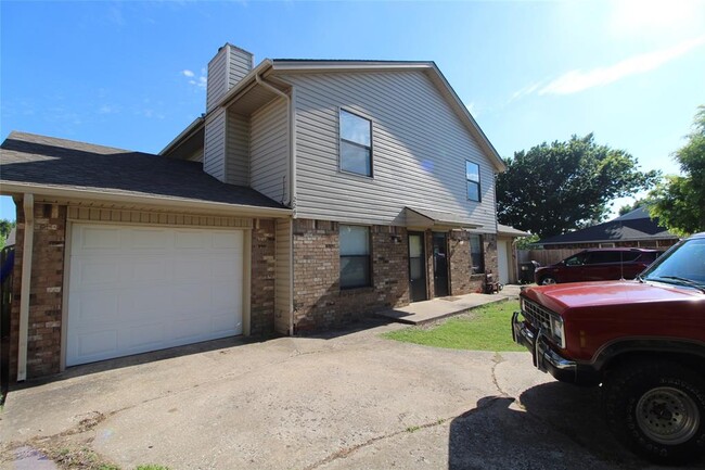 Building Photo - 224 Skylark Ct