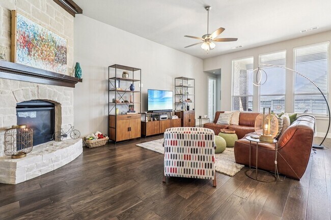 Building Photo - 847 Longbranch Way