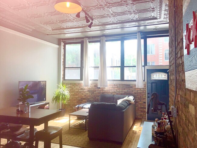 Foto del edificio - 1352 N Wolcott Ave