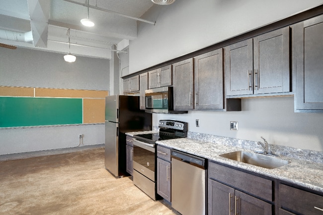 Building Photo - 1009 Highland Ave