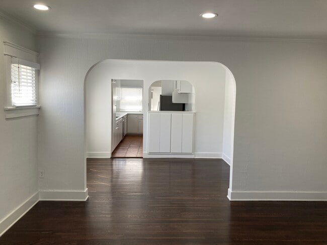 Building Photo - 2615 S Holt Ave