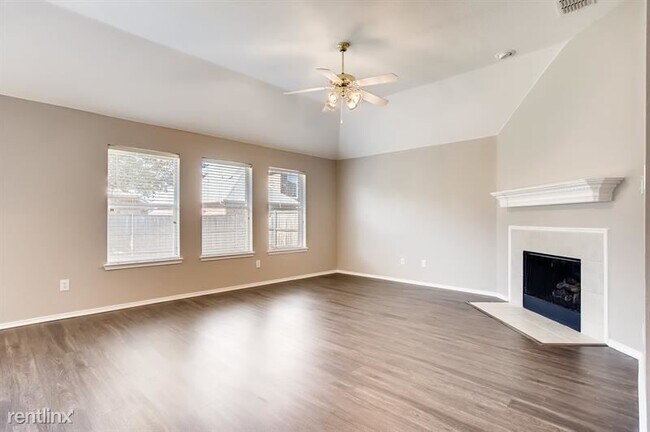 Foto del edificio - 3 br, 2 bath House - 9901 Glenshee Drive UNIT