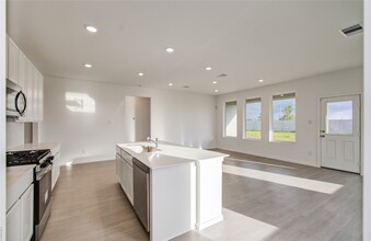 Building Photo - 26503 Foxtail Fern Dr