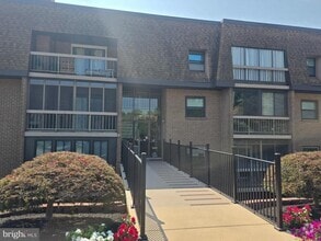 Building Photo - 5426 Valley Green Dr