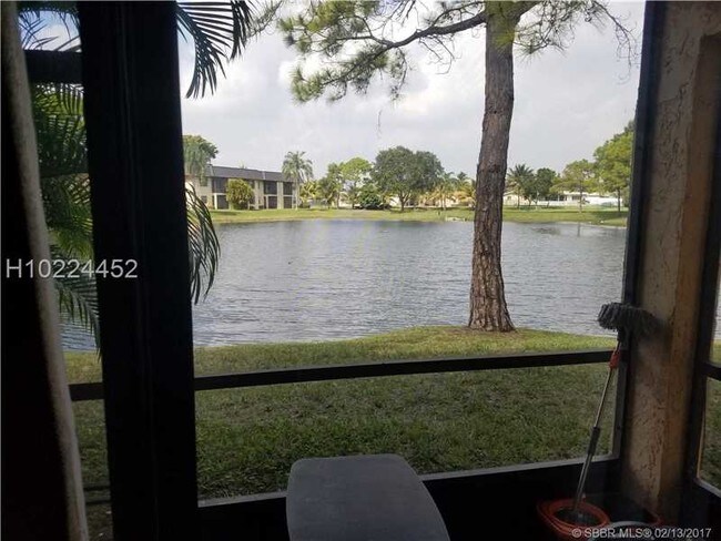 Foto del edificio - 9228 NW 1st St