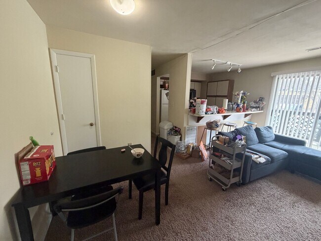 Foto del edificio - Spacious & Convenient Townhome Near Virginia Tech