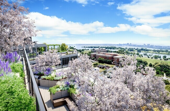 Building Photo - Everly