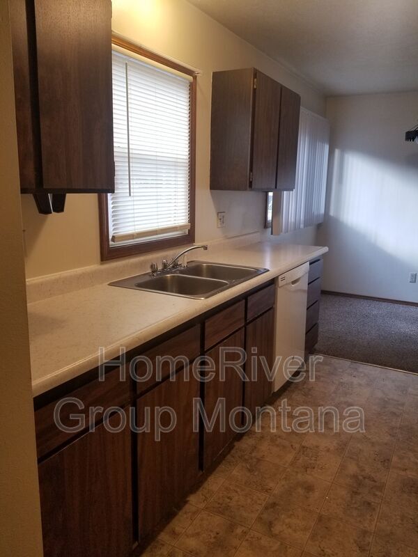 Building Photo - 2212 Foothills Ct