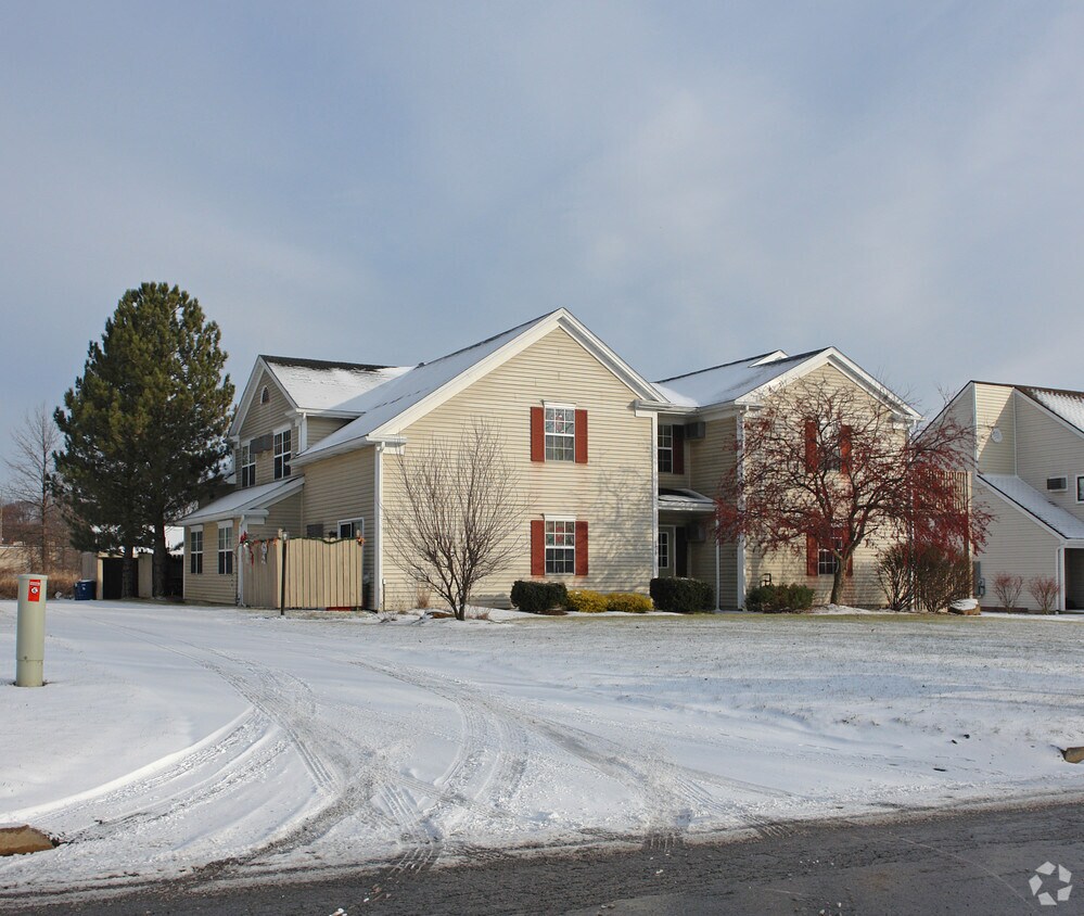 7476 Huntington Dr, Canfield, OH 44406 Apartments in Canfield, OH