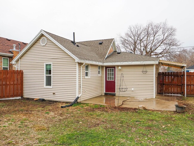 Building Photo - Upstairs Unit in Ogden