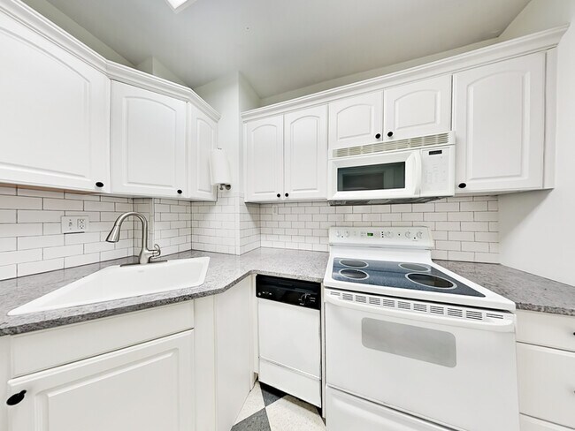 Foto del edificio - 198 Ponce De Leon Ave NE