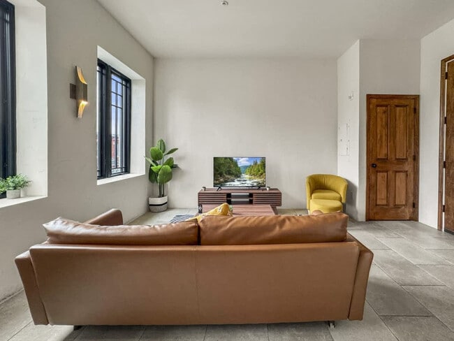 Building Photo - 309-11 South St