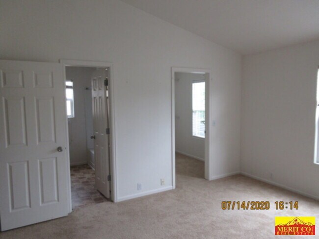 Building Photo - 2132 Falkirk Dr