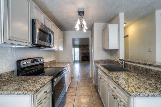Building Photo - 5929 Arncliffe Dr