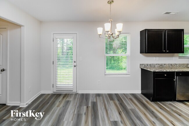 Building Photo - 4019 Maderia Dr NW