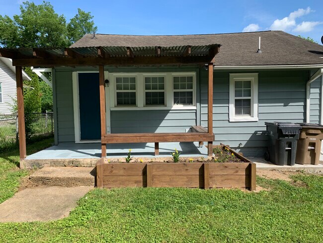 Building Photo - 2409 Wilson Ave