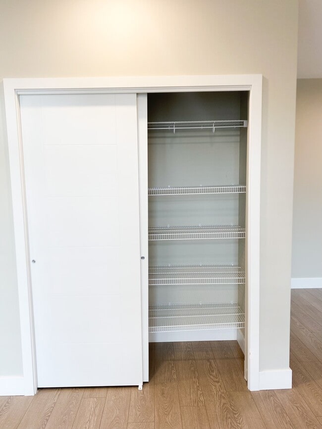 Building Photo - 45513-45513 Market Way