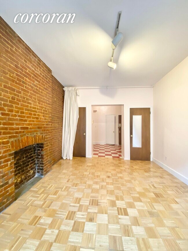 Building Photo - 344 E 76th St