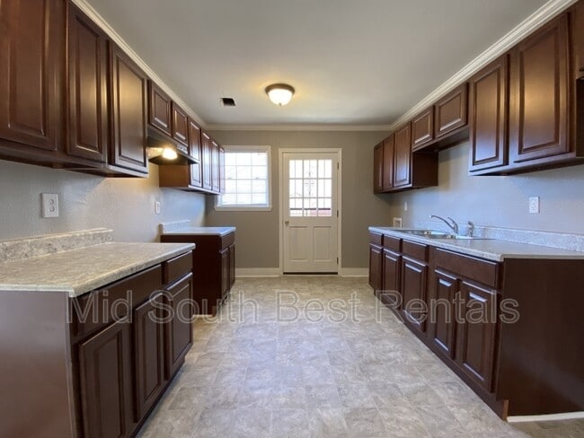 Building Photo - 1328 Chadwick Cir
