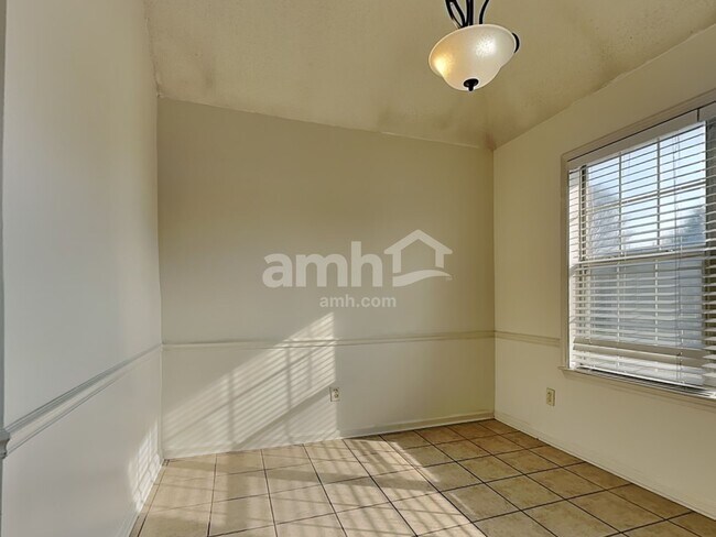 Foto del edificio - 4920 Misty River Rd