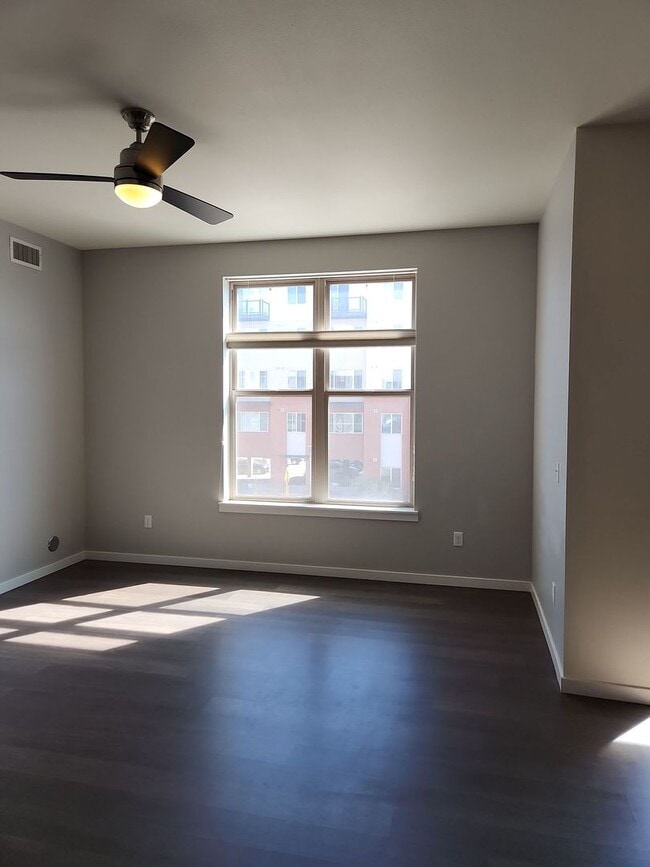 Building Photo - Lovely Fort Collins Condo!