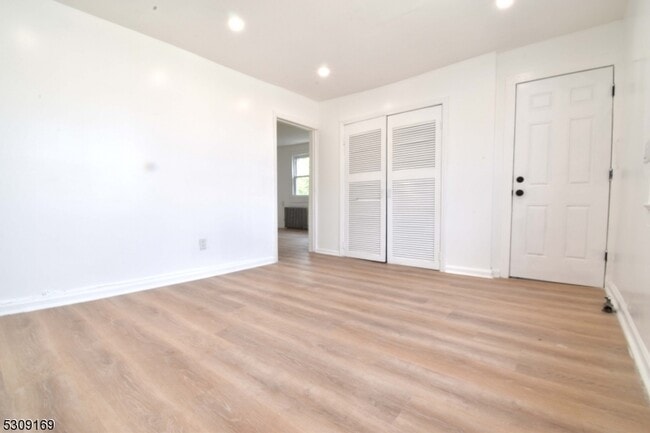 Foto del edificio - 76 Murray Ave