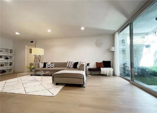 Foto del edificio - 4637 Willis Ave