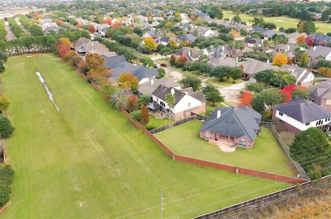 Foto del edificio - 1107 Wealden Forest Dr