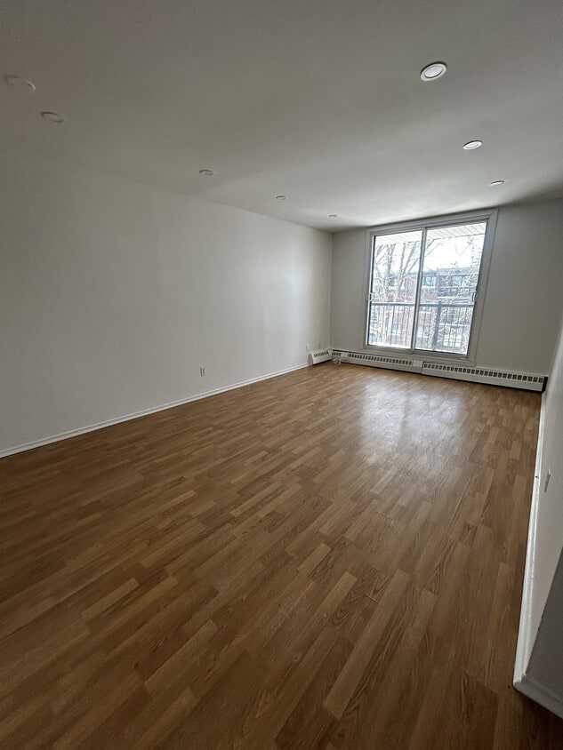 Building Photo - The Prestigious