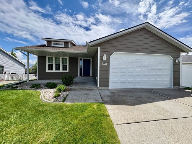 Building Photo - Beautiful 3 bedroom 2 bathroom home locate...