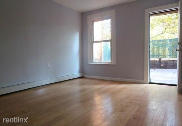 Building Photo - 389 Monroe St