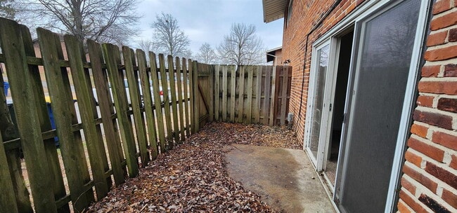 Foto del edificio - Spacious Renovated Townhome Near Highways & Lambert Airport