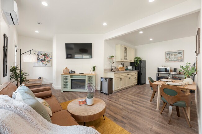 sala de estar/cocina pequeña son - 4686 Green Valley Ln