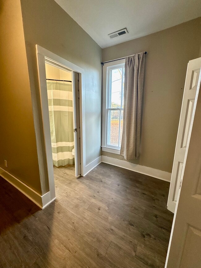 Foto del edificio - 517 Malone Cir