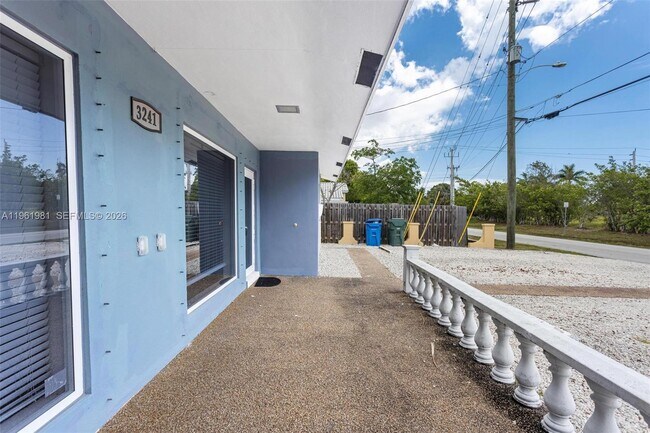 Foto del edificio - 3241 NE 17th Ave