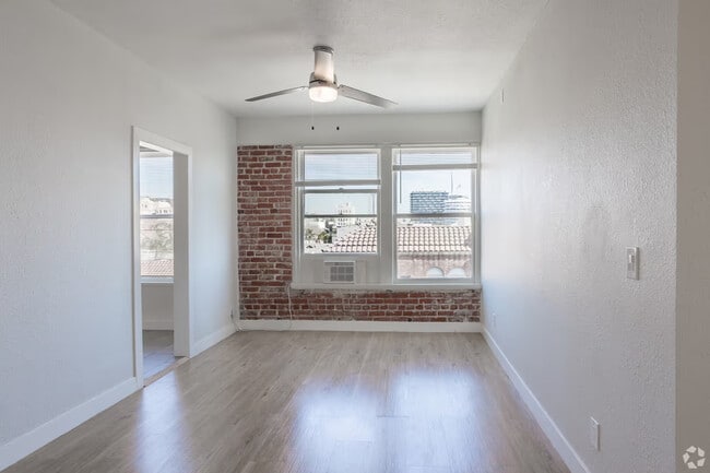 Interior Photo - 6500 Yucca Street
