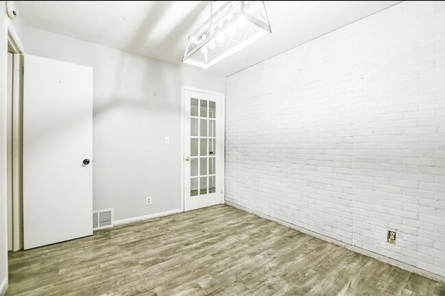 Room #1 - 5609 Bryant Ave N