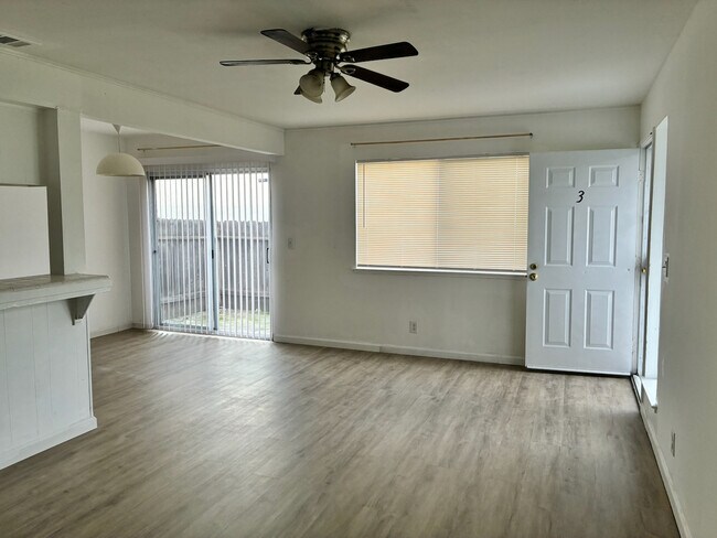 Foto del edificio - 4714 Greenholme Dr