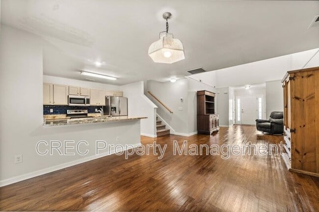 Foto del edificio - 2451 Scholar Ln