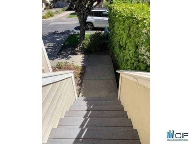 Building Photo - Scotts Valley 3bd/2ba~ End Unit Townhome~ ...