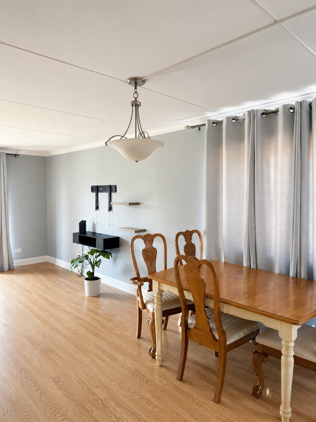 Building Photo - 9942 Shady Ln