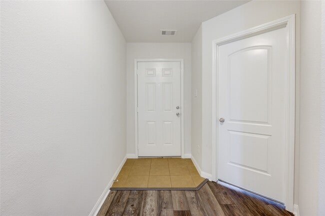 Foto del edificio - 8839 Hazel Rose Sky Dr