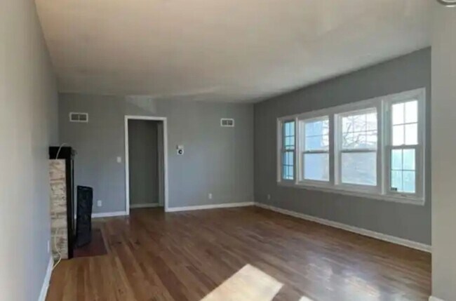 Building Photo - Three Bedroom Home Available Now!