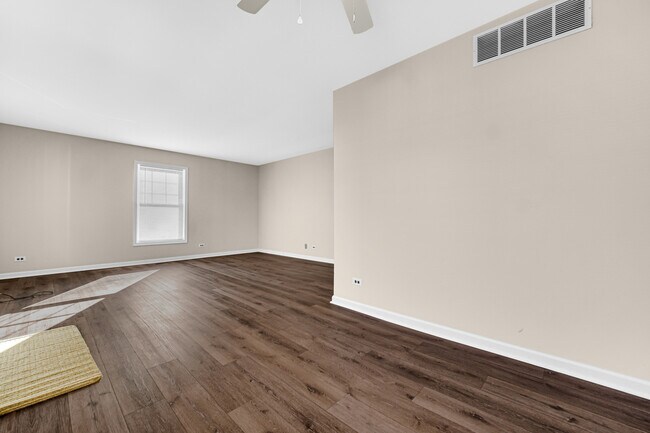 Foto del edificio - 315 Farmingdale Cir