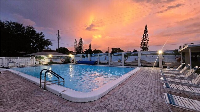 Foto del edificio - 4358 Tahitian Gardens Cir