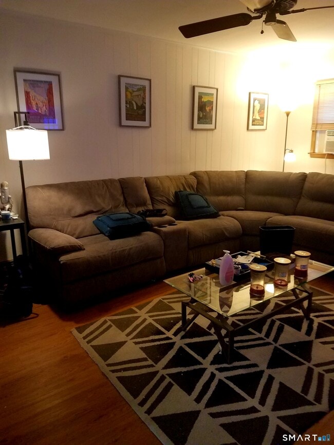 Foto del edificio - 72 Maple Tree Ave