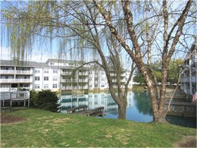 Foto del edificio - 1906 Waters Edge Dr