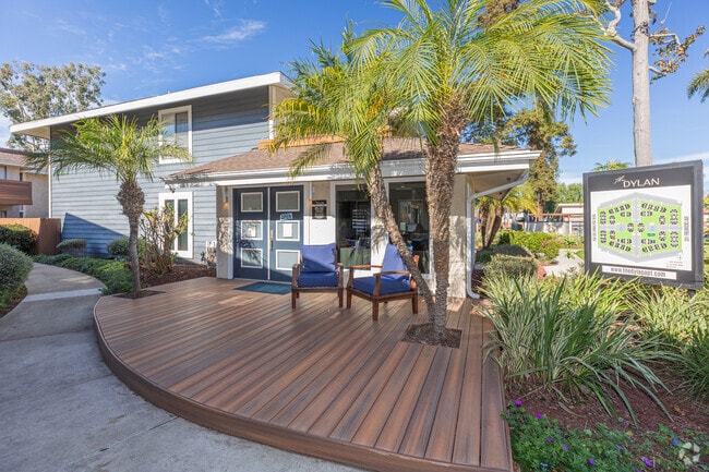 Leasing Center - The Dylan