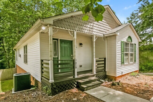 Foto del edificio - 7019 Idlewild Brook Ln